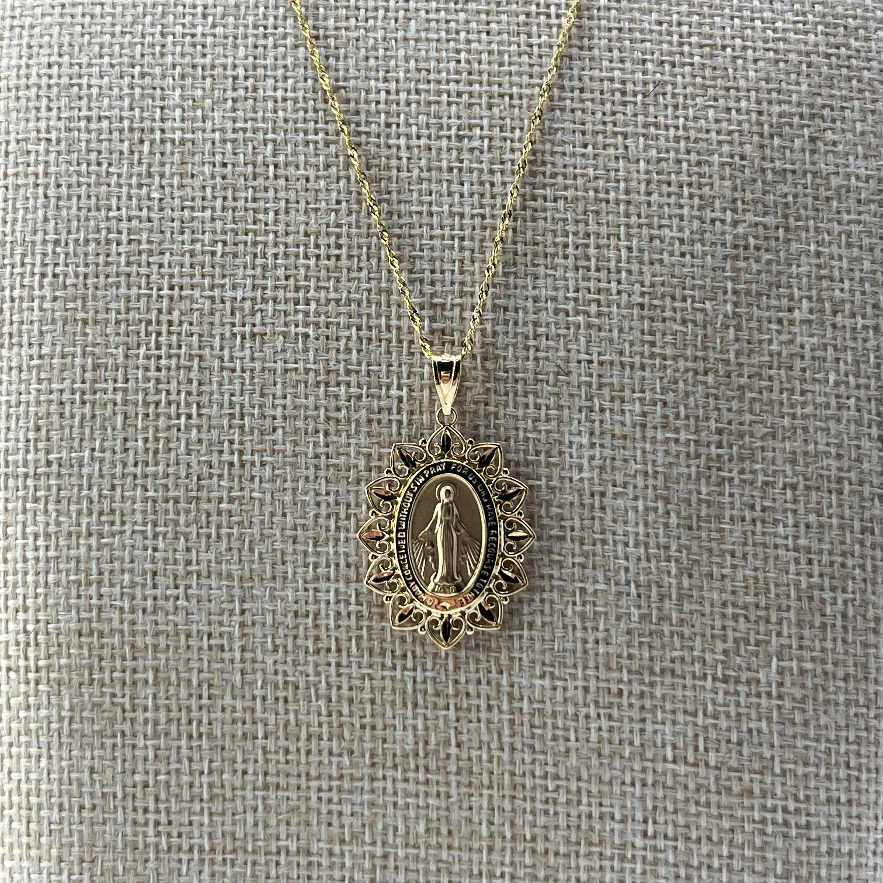 Ornate Virgin Mary Filigree Medallion – 14K Gold