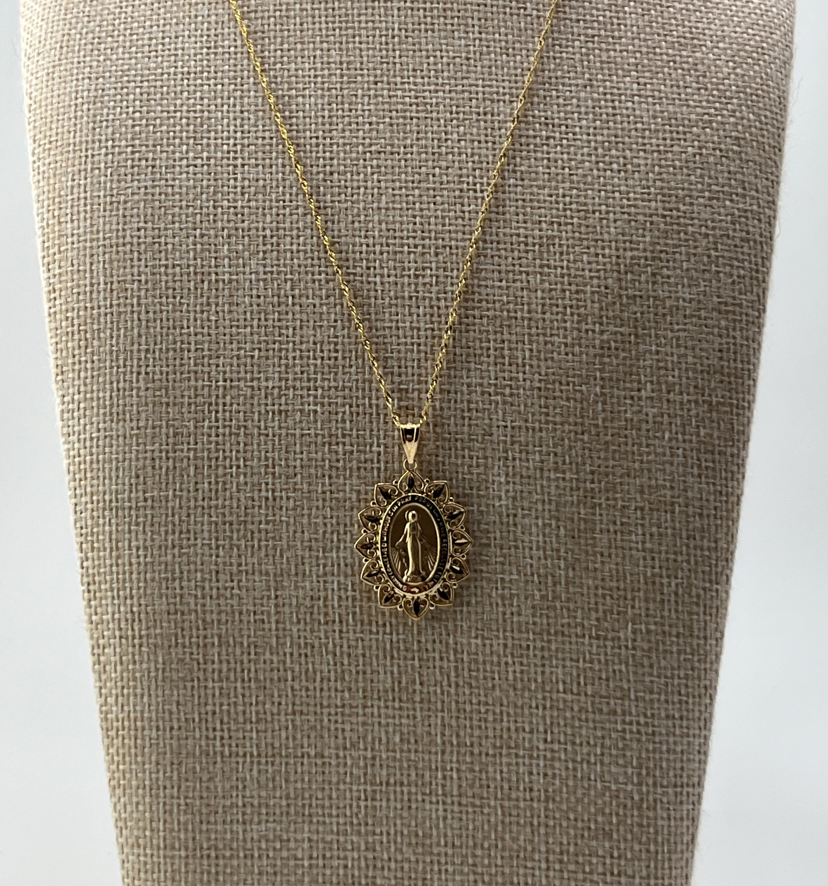 Ornate Virgin Mary Filigree Medallion – 14K Gold